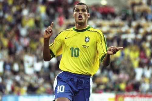 蛋糕上不仅 蛋糕上不仅